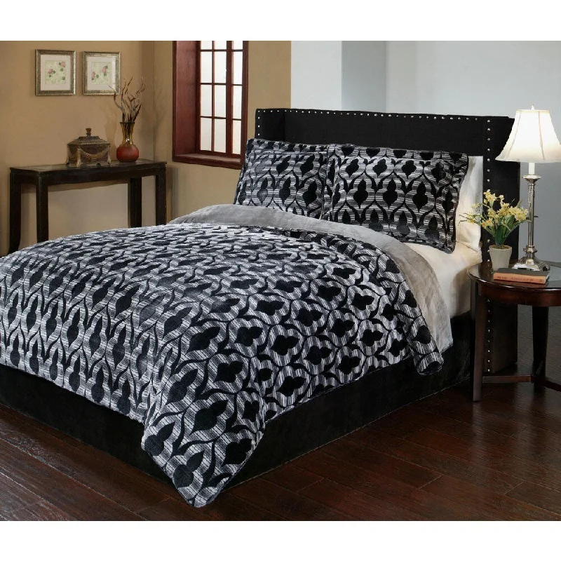 Down - filled comforters for supreme warmth and lightnessMerekesh Velvet Plush Print Comforter Set