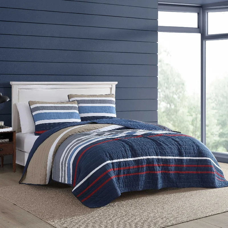 Down - filled comforters for supreme warmth and lightnessNautica Bradford Navy Full/Queen Quilt & Sham Set