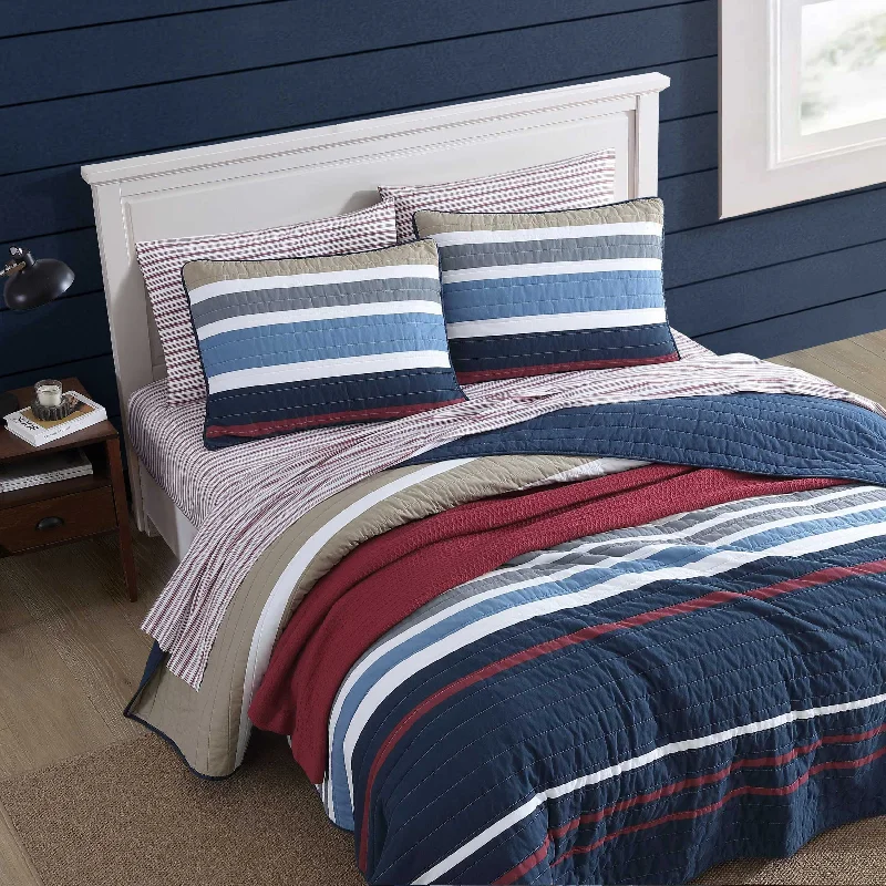 Cotton - filled comforters for a breathable and natural sleep experienceNautica Bradford Navy Twin Quilt & Sham Set