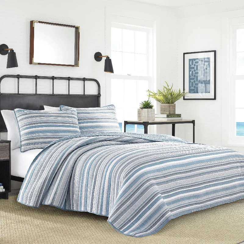 Full - size comforters suitable for full - sized beds in guest rooms or small bedroomsNautica Jettison Quilt Set In Grey Blue