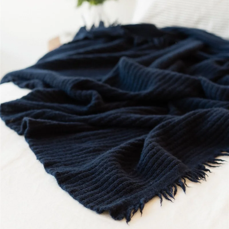 Linen blankets with a rustic and textured lookNavy Ribbed Wool Throw Blanket